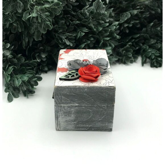 Small Wooden Decorative Trinket Box With Floral Top & Paper Roses - Picture 4 of 7